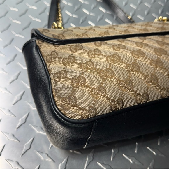 Gucci Marmont Flap Bag in Black - Picture 6 of 11